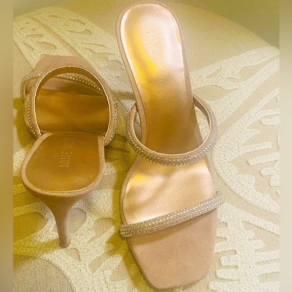 Woman Heels - Picture 4 of 4